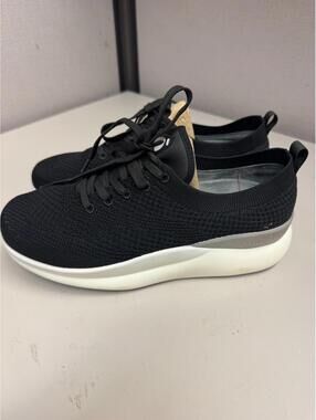 MOSHN Klogs Women's Black/White Leap Sneaker Size 9.5